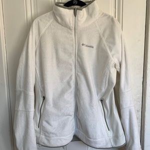 Women’s white Columbia Fleece Very Soft*